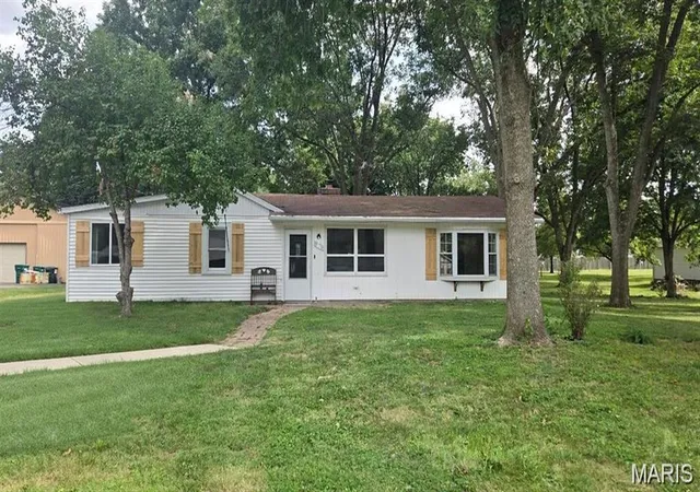Photo 1 of Single family home for sale at 510 N Main St, Freeburg, IL 62243 | MLS# MIS26063688 | Listing updated on 2026-10-14