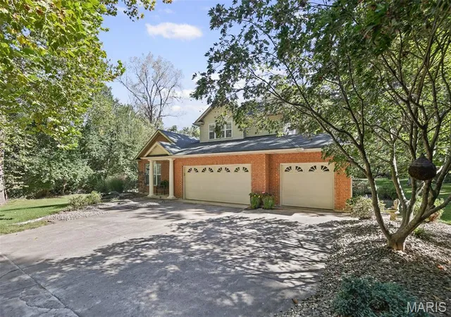 Photo 3 of Single family home for sale at 7511 Ingham Ln, Godfrey, IL 62035 | MLS# MIS26063708 | Listing updated on 2026-10-07