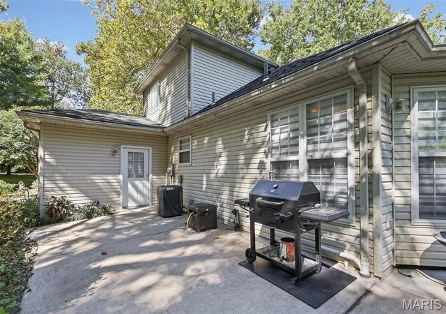 Photo 4 of Single family home for sale at 7511 Ingham Ln, Godfrey, IL 62035 | MLS# MIS26063708 | Listing updated on 2026-10-07