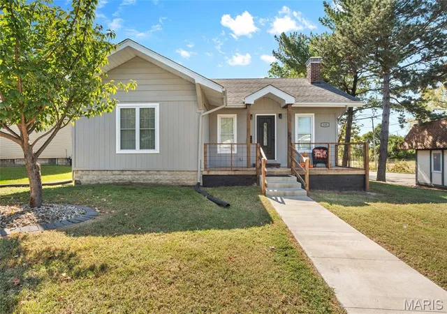 Photo 1 of Single family home for sale at 123 W 5th Street, Roxana, IL 62084 | MLS# MIS26063725 | Listing updated on 2026-10-08