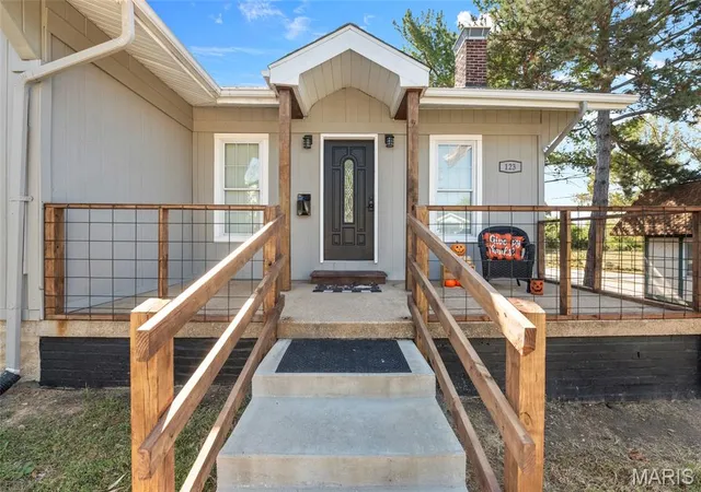 Photo 4 of Single family home for sale at 123 W 5th Street, Roxana, IL 62084 | MLS# MIS26063725 | Listing updated on 2026-10-08
