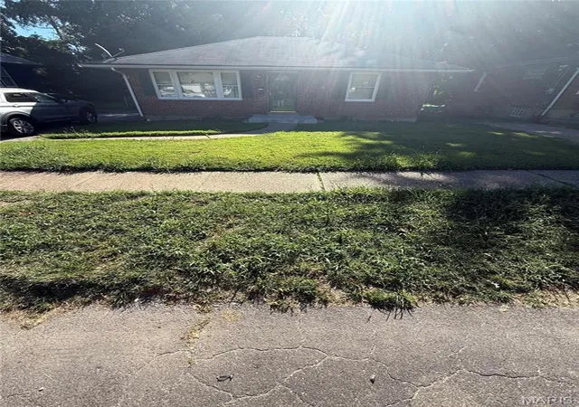 Photo 2 of Single family home for sale at 5712 Hamilton Ave, Saint Louis, MO 63136 | MLS# MIS26063727 | Listing updated on 2026-10-05
