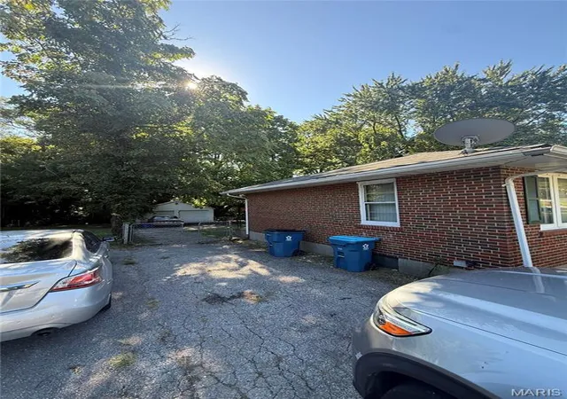 Photo 3 of Single family home for sale at 5712 Hamilton Ave, Saint Louis, MO 63136 | MLS# MIS26063727 | Listing updated on 2026-10-05
