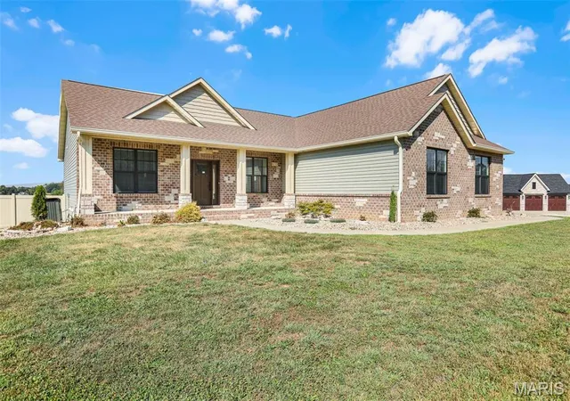 Photo 3 of Single family home for sale at 8357 Maple Grv Rd, Troy, IL 62294 | MLS# MIS26063730 | Listing updated on 2026-10-14
