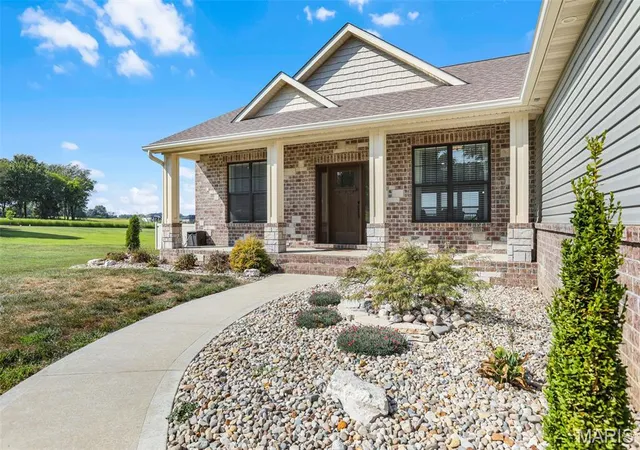 Photo 3 of Single family home for sale at 8357 Maple Grv Rd, Troy, IL 62294 | MLS# MIS26063730 | Listing updated on 2026-10-14