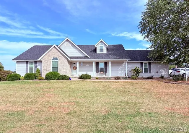 Photo 1 of Single family home for sale at 200 N Columbus St, Montgomery City, MO 63361 | MLS# MIS26063731 | Listing updated on 2026-10-02