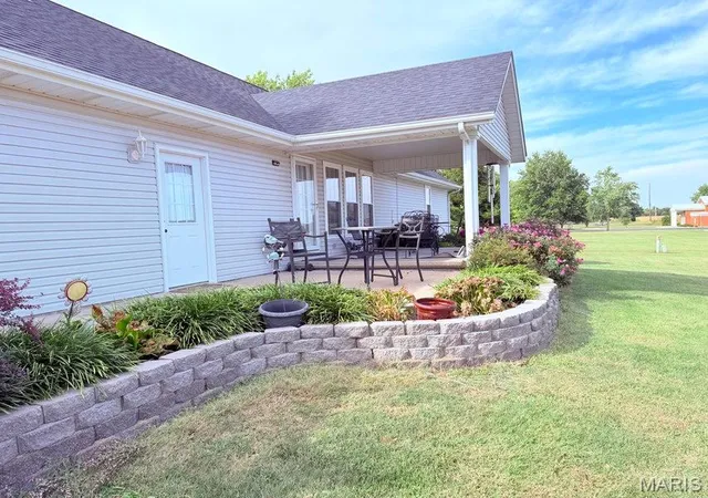 Photo 2 of Single family home for sale at 200 N Columbus St, Montgomery City, MO 63361 | MLS# MIS26063731 | Listing updated on 2026-10-02