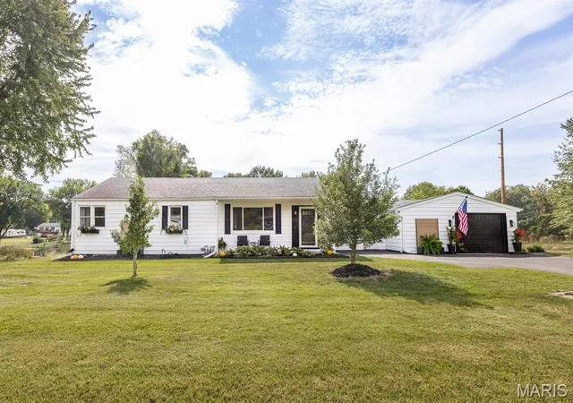 Photo 1 of Single family home for sale at 211 3rd Street, Collinsville, IL 62234 | MLS# MIS26063734 | Listing updated on 2026-10-05