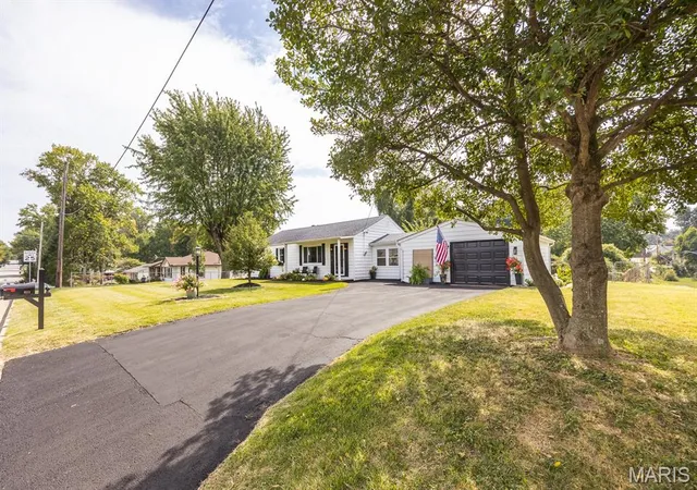 Photo 2 of Single family home for sale at 211 3rd Street, Collinsville, IL 62234 | MLS# MIS26063734 | Listing updated on 2026-10-05