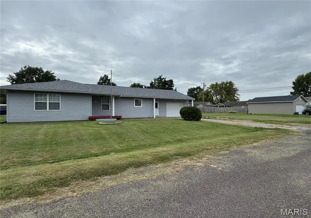 Photo 2 of Single family home for sale at 1501 Muskopf Pl, Dupo, IL 62239 | MLS# MIS26063741 | Listing updated on 2026-10-03