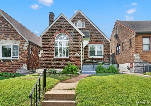 Photo 1 of Single family home for sale at 4142 Fairview Ave, Saint Louis, MO 63116 | MLS# MIS26063743 | Listing updated on 2026-10-08