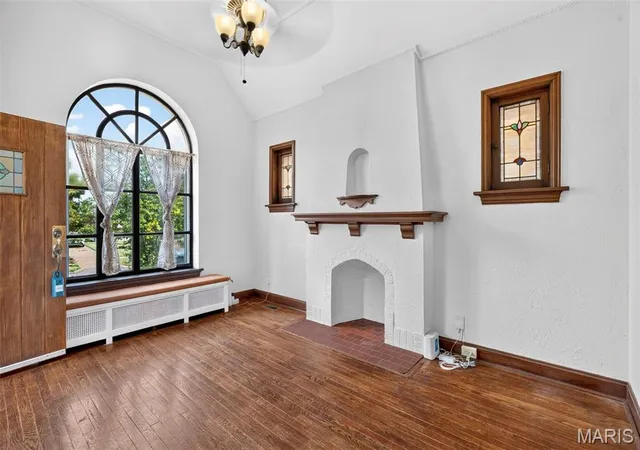 Photo 3 of Single family home for sale at 4142 Fairview Ave, Saint Louis, MO 63116 | MLS# MIS26063743 | Listing updated on 2026-10-08