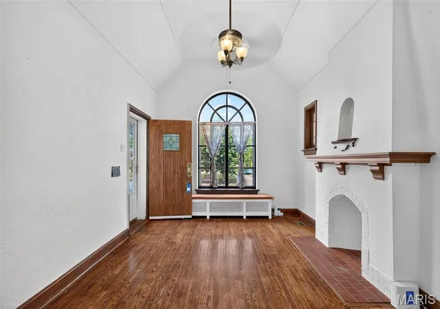 Photo 4 of Single family home for sale at 4142 Fairview Ave, Saint Louis, MO 63116 | MLS# MIS26063743 | Listing updated on 2026-10-08