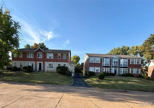 Photo 2 of Multi family home for sale at 612 Thunderbird Ct, Chesterfield, MO 63017 | MLS# MIS26063745 | Listing updated on 2026-10-21