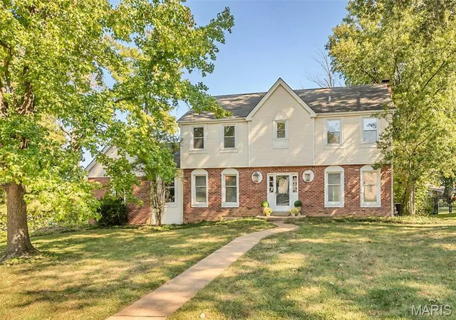 Photo 1 of Single family home for sale at 896 Twin Pine Dr, Saint Louis, MO 63122 | MLS# MIS26063750 | Listing updated on 2026-10-09