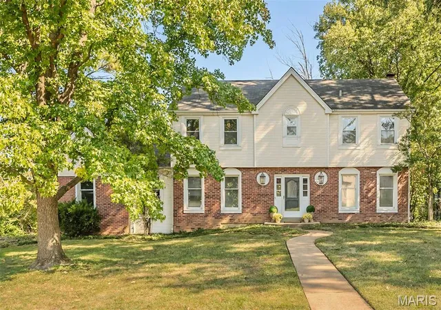 Photo 2 of Single family home for sale at 896 Twin Pine Dr, Saint Louis, MO 63122 | MLS# MIS26063750 | Listing updated on 2026-10-09