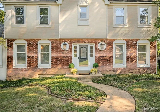 Photo 3 of Single family home for sale at 896 Twin Pine Dr, Saint Louis, MO 63122 | MLS# MIS26063750 | Listing updated on 2026-10-09