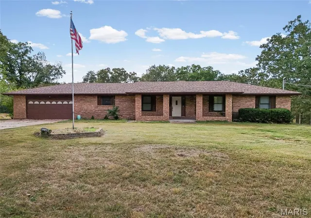 Photo 3 of Single family home for sale at 471 Saint Louis Inn Rd, Saint Clair, MO 63077 | MLS# MIS26063757 | Listing updated on 2026-10-07