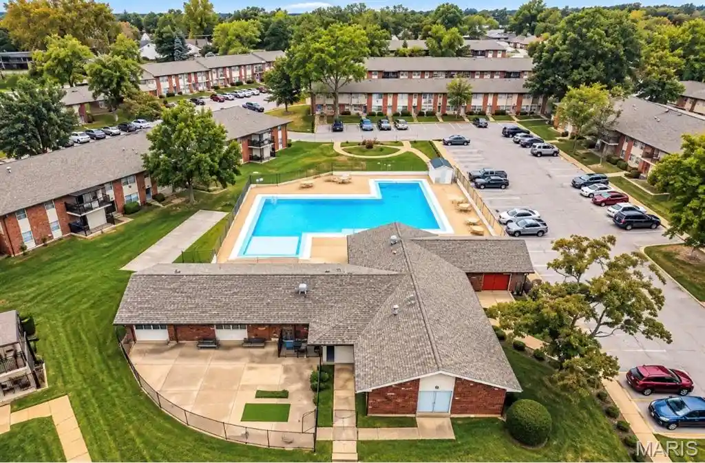 Listing Photo 28 - Condo for sale in 10018 Bunker Hl Dr located at 10018 Bunker Hl Dr, St. Louis, MO 63123 - Unit 10018 Bunker Hl Dr