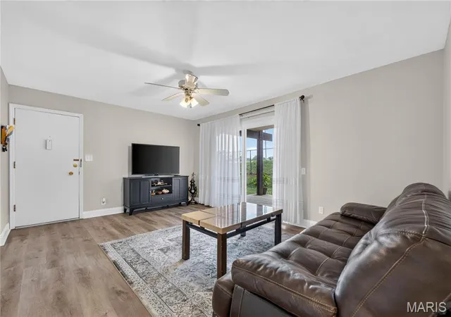 Listing Photo 5 - Condo for sale in building located at 10018 Bunker Hl Dr, St. Louis, MO 63123 - Unit #C