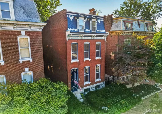 Photo 4 of Single family home for sale at 2414 S 13th Street, Saint Louis, MO 63104 | MLS# MIS26063771 | Listing updated on 2026-10-18