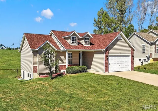 Photo 3 of Single family home for sale at 1007 Wrigley Cir, Warrenton, MO 63383 | MLS# MIS26063775 | Listing updated on 2026-10-08