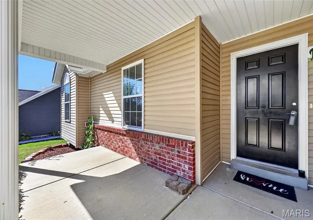 Photo 4 of Single family home for sale at 1007 Wrigley Cir, Warrenton, MO 63383 | MLS# MIS26063775 | Listing updated on 2026-10-08