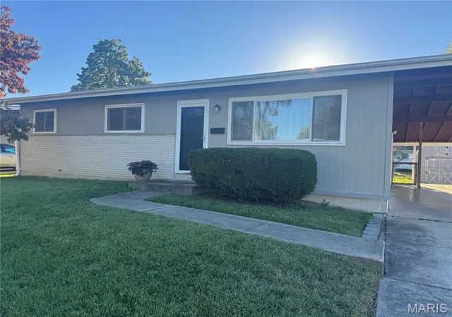 Photo 1 of Single family home for sale at 2250 Flight Dr, Florissant, MO 63031 | MLS# MIS26063779 | Listing updated on 2026-10-09