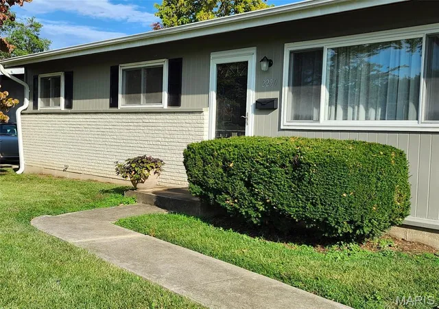 Photo 1 of Single family home for sale at 2250 Flight Dr, Florissant, MO 63031 | MLS# MIS26063779 | Listing updated on 2026-10-20