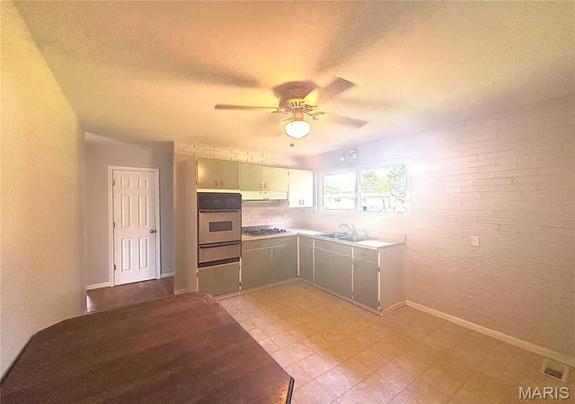Photo 3 of Single family home for sale at 2250 Flight Dr, Florissant, MO 63031 | MLS# MIS26063779 | Listing updated on 2026-10-20