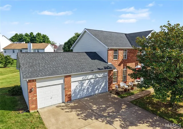 Photo 2 of Single family home for sale at 3738 Birchmoor Gdns Ct, Florissant, MO 63034 | MLS# MIS26063780 | Listing updated on 2026-10-06