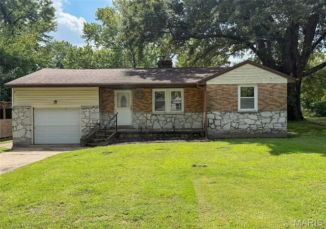 Photo 12 of Single family home for sale at 1572 Farmview Ave, Saint Louis, MO 63138 | MLS# MIS26063787 | Listing updated on 2026-10-03
