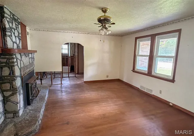 Photo 1 of Single family home for sale at 1572 Farmview Ave, Saint Louis, MO 63138 | MLS# MIS26063787 | Listing updated on 2026-10-03