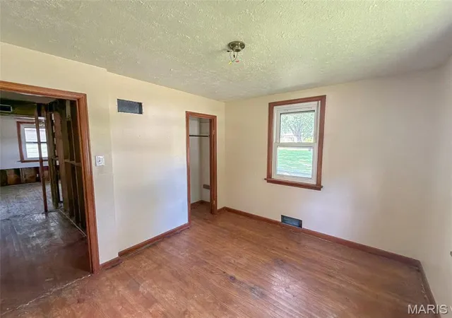 Photo 2 of Single family home for sale at 1572 Farmview Ave, Saint Louis, MO 63138 | MLS# MIS26063787 | Listing updated on 2026-10-03