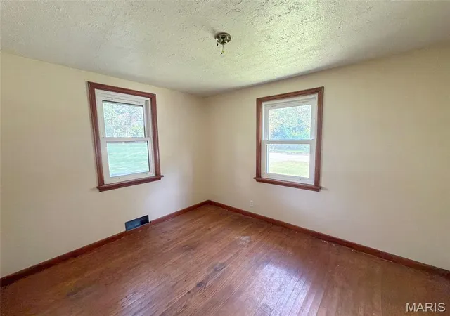 Photo 3 of Single family home for sale at 1572 Farmview Ave, Saint Louis, MO 63138 | MLS# MIS26063787 | Listing updated on 2026-10-03