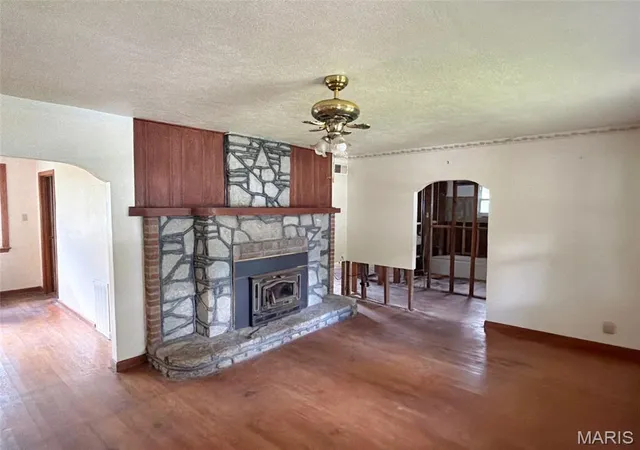 Photo 4 of Single family home for sale at 1572 Farmview Ave, Saint Louis, MO 63138 | MLS# MIS26063787 | Listing updated on 2026-10-03