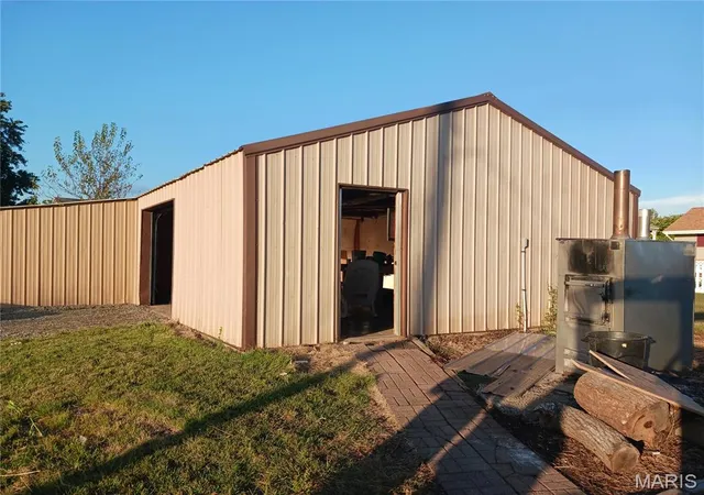 Photo 3 of Single family home for sale at 206 Delmar St, Fredericktown, MO 63645 | MLS# MIS26063790 | Listing updated on 2026-10-03