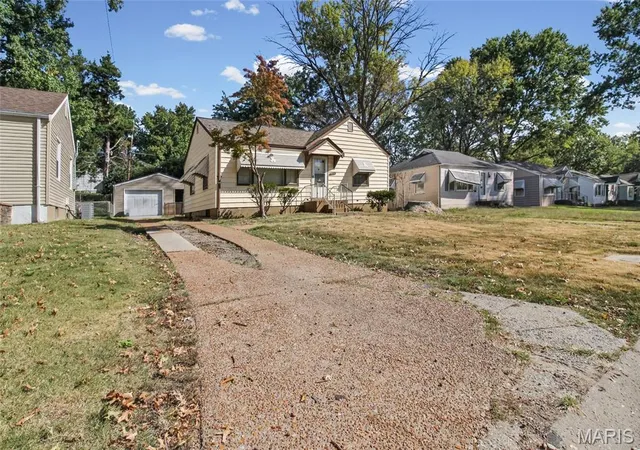 Photo 2 of Single family home for sale at 7839 Underhill Dr, Saint Louis, MO 63133 | MLS# MIS26063795 | Listing updated on 2026-10-14