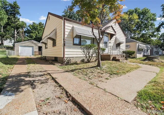 Photo 3 of Single family home for sale at 7839 Underhill Dr, Saint Louis, MO 63133 | MLS# MIS26063795 | Listing updated on 2026-10-14