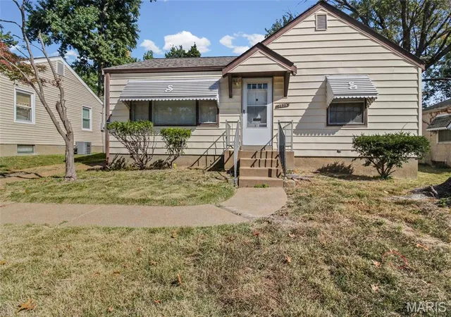 Photo 3 of Single family home for sale at 7839 Underhill Dr, Saint Louis, MO 63133 | MLS# MIS26063795 | Listing updated on 2026-10-14