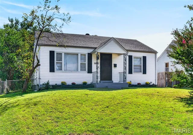 Photo 1 of Single family home for sale at 9820 Meadow View Dr, Saint Louis, MO 63114 | MLS# MIS26063801 | Listing updated on 2026-10-04