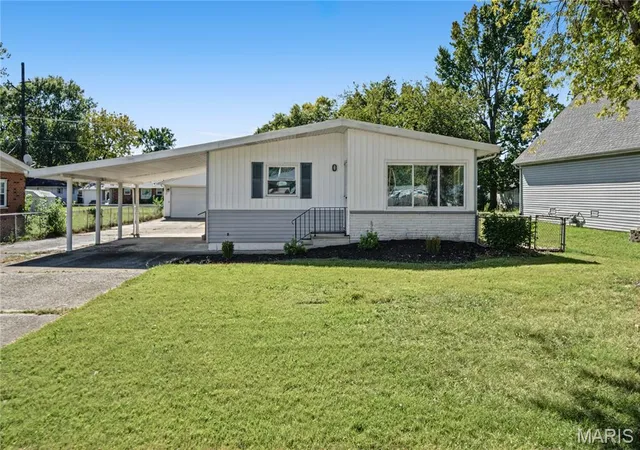 Photo 1 of Single family home for sale at 2614 Pine St, Granite City, IL 62040 | MLS# MIS26063802 | Listing updated on 2026-10-07