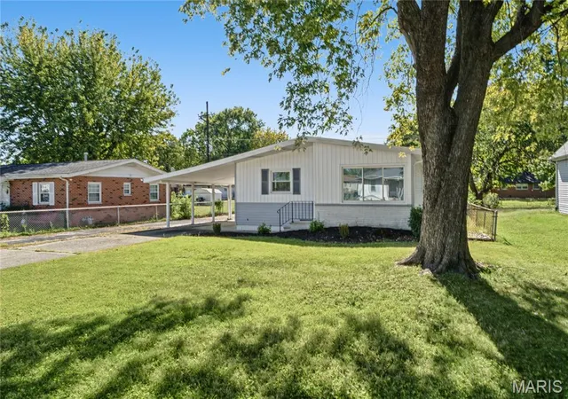Photo 3 of Single family home for sale at 2614 Pine St, Granite City, IL 62040 | MLS# MIS26063802 | Listing updated on 2026-10-07