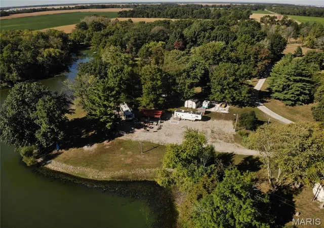 Photo 4 of House for sale at 8354 Conservation Rd, Alma, IL 62807 | MLS# MIS26063808 | Listing updated on 2026-10-06