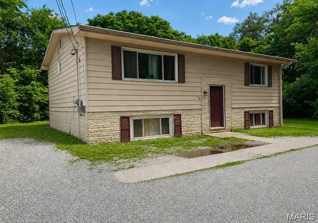 Photo 1 of Single family home for sale at 94 Edwards St, East Saint Louis, IL 62206 | MLS# MIS26063813 | Listing updated on 2026-10-05