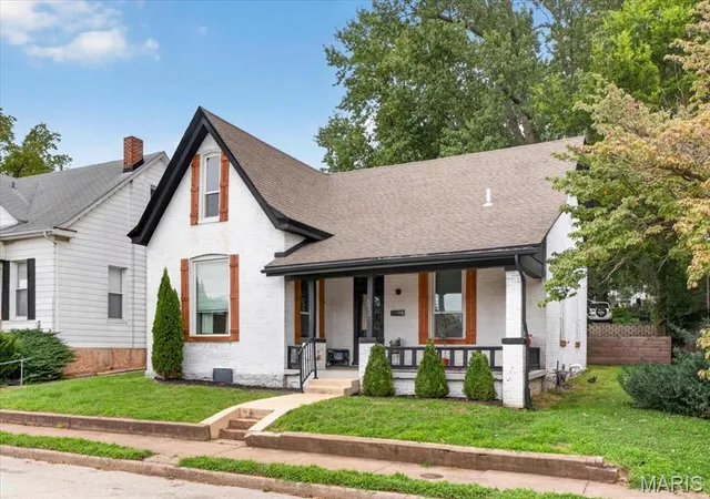 Photo 4 of Single family home for sale at 614 S High St, Belleville, IL 62220 | MLS# MIS26063814 | Listing updated on 2026-10-07
