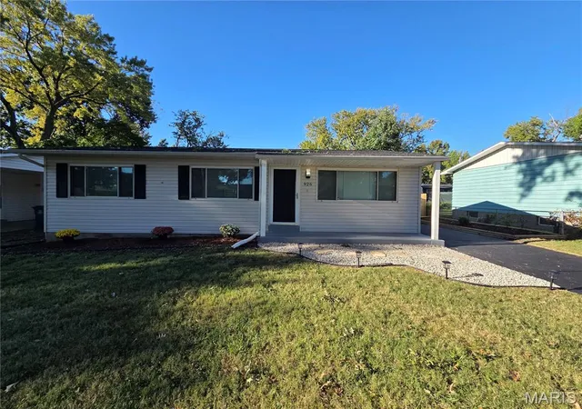Photo 2 of Single family home for sale at 926 Chula Dr, Hazelwood, MO 63042 | MLS# MIS26063822 | Listing updated on 2026-10-06