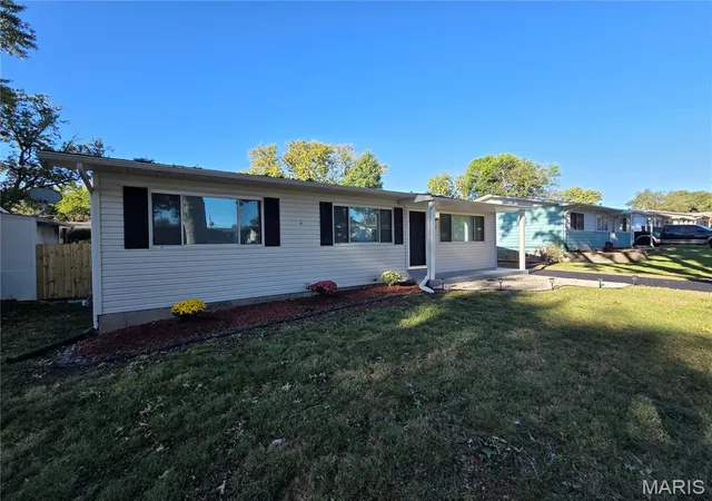 Photo 3 of Single family home for sale at 926 Chula Dr, Hazelwood, MO 63042 | MLS# MIS26063822 | Listing updated on 2026-10-06