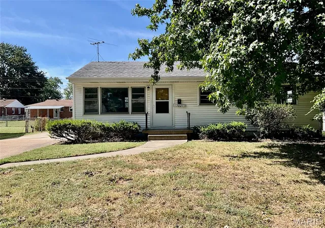 Photo 1 of Single family home for sale at 3221 Aubrey Ave, Granite City, IL 62040 | MLS# MIS26063824 | Listing updated on 2026-10-04