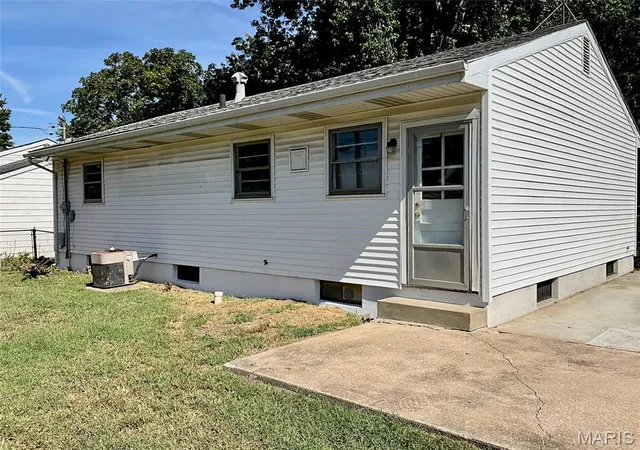 Photo 2 of Single family home for sale at 3221 Aubrey Ave, Granite City, IL 62040 | MLS# MIS26063824 | Listing updated on 2026-10-04